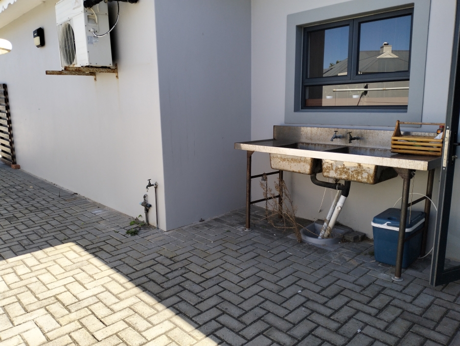 To Let 3 Bedroom Property for Rent in Marina Martinique Eastern Cape